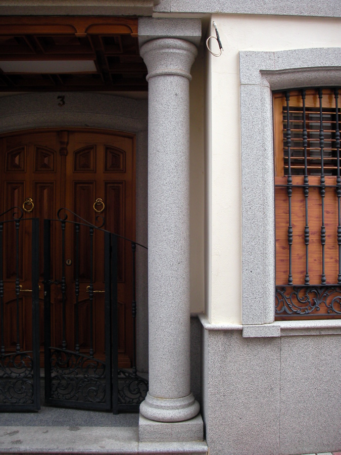 Columna de granito gris quintana