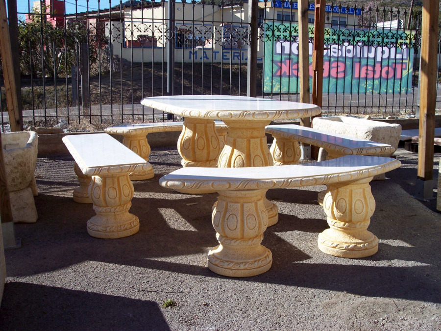 COMEDOR OVALADO (MESA + 4BANCOS)