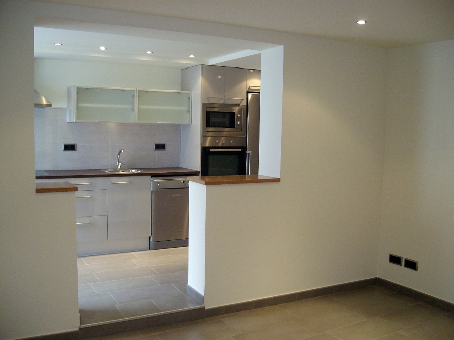 Comedor y cocina reformada.