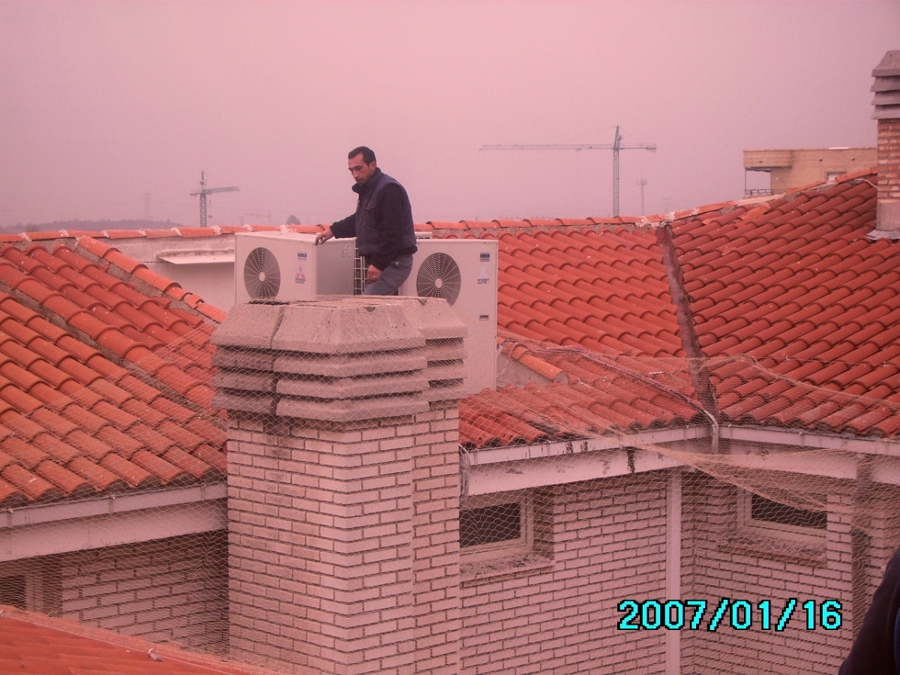 COMUNIDAD CUBIERTA LOS TEJADOS POR RED