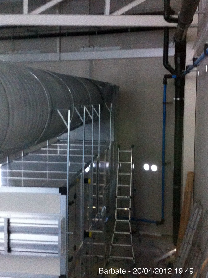 Conducto circular extracción sala limpia industrial