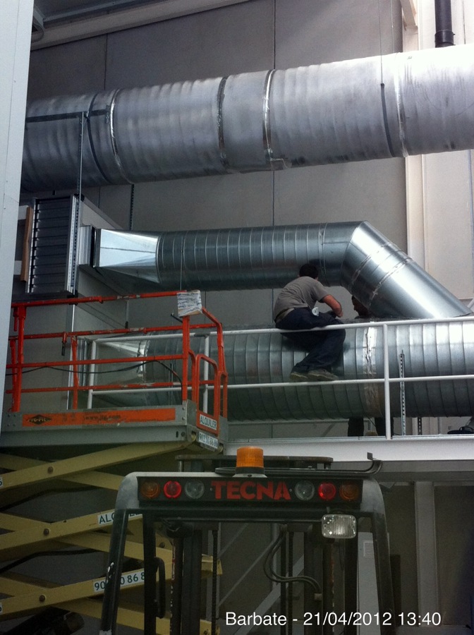 Conducto circular extracción sala limpia industrial