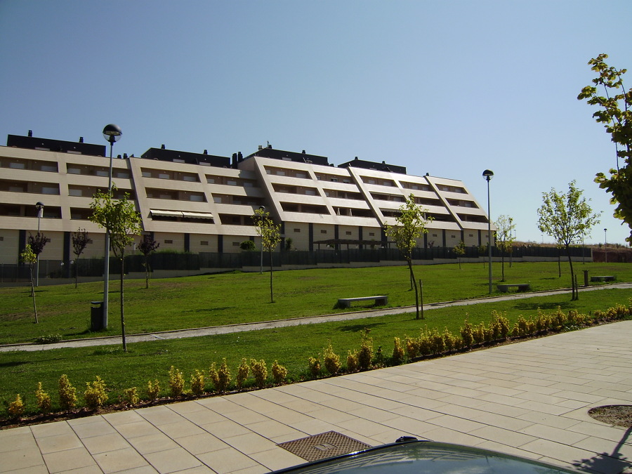 Conjunto de viviendas en Macondo, Cáceres