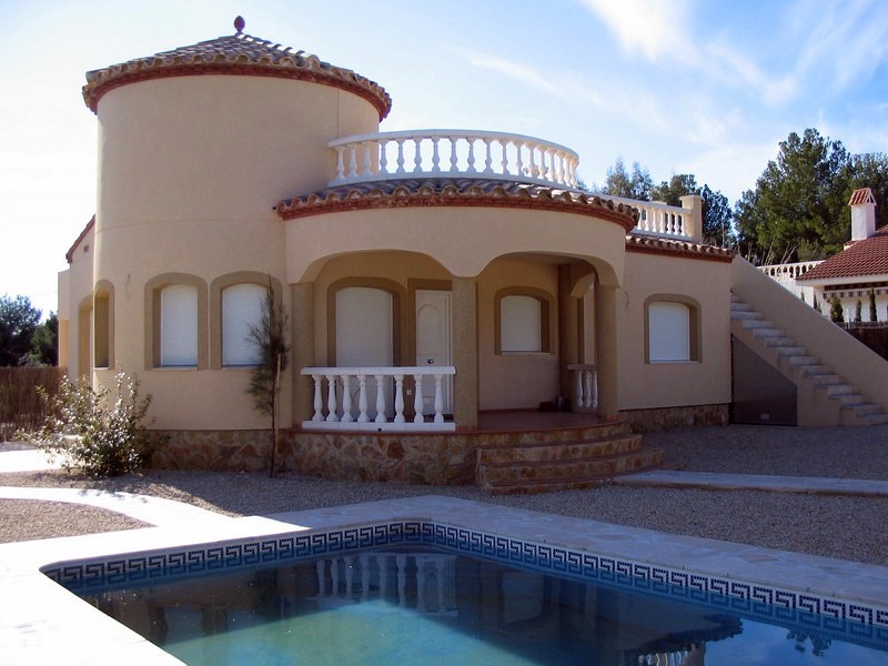 Construcción chalet con piscina