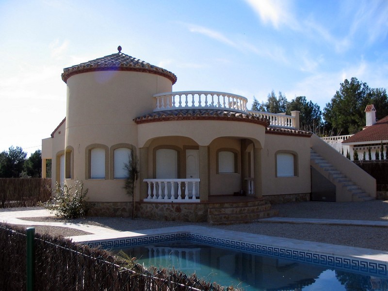 Construcción chalet con piscina