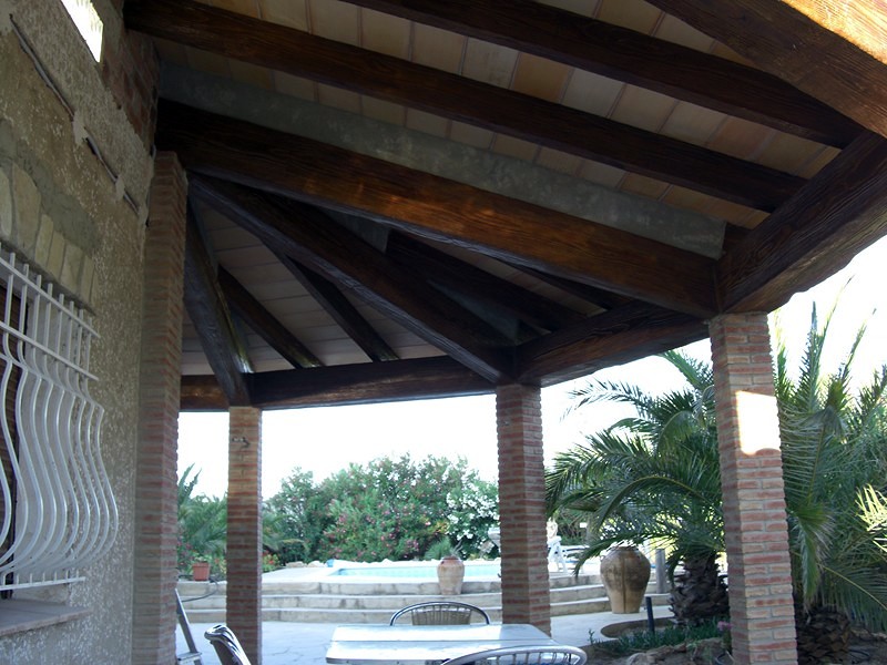 Construcción cubierta circular adosada a vivienda