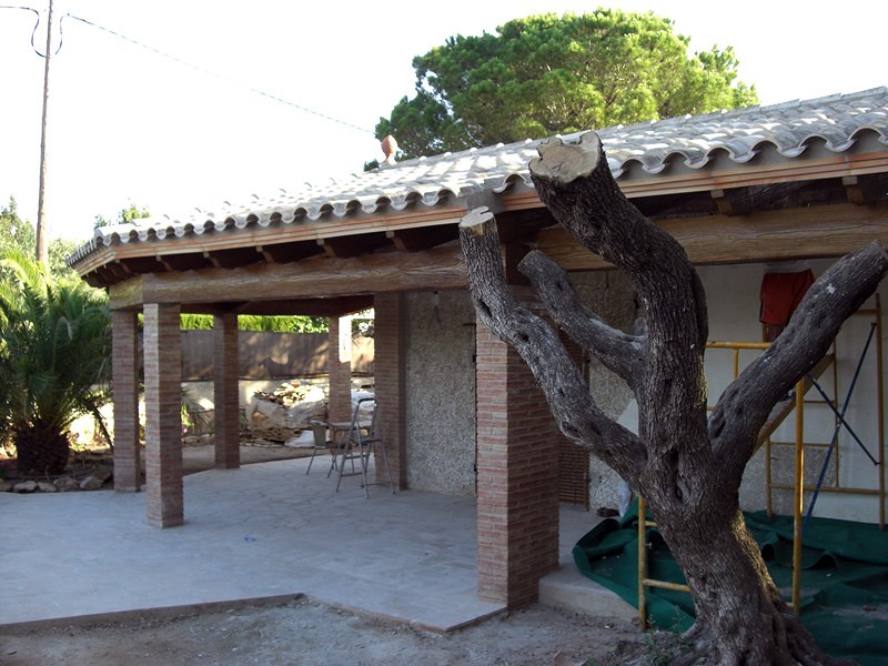 Construcción cubierta circular adosada a vivienda