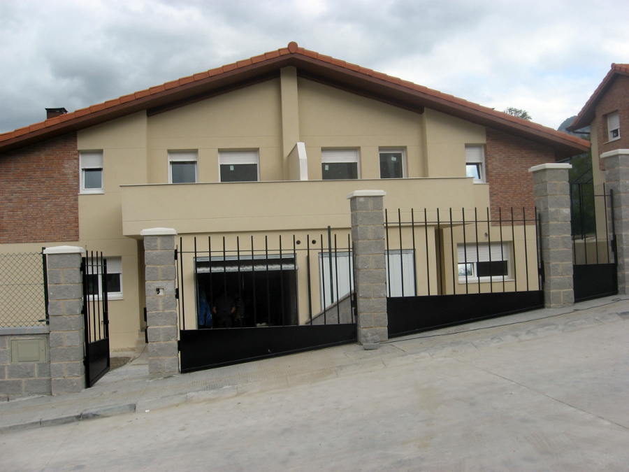 CONSTRUCCION DE 12 CHALETS BIFAMILIARES EN SOPEÑANO DE MENA