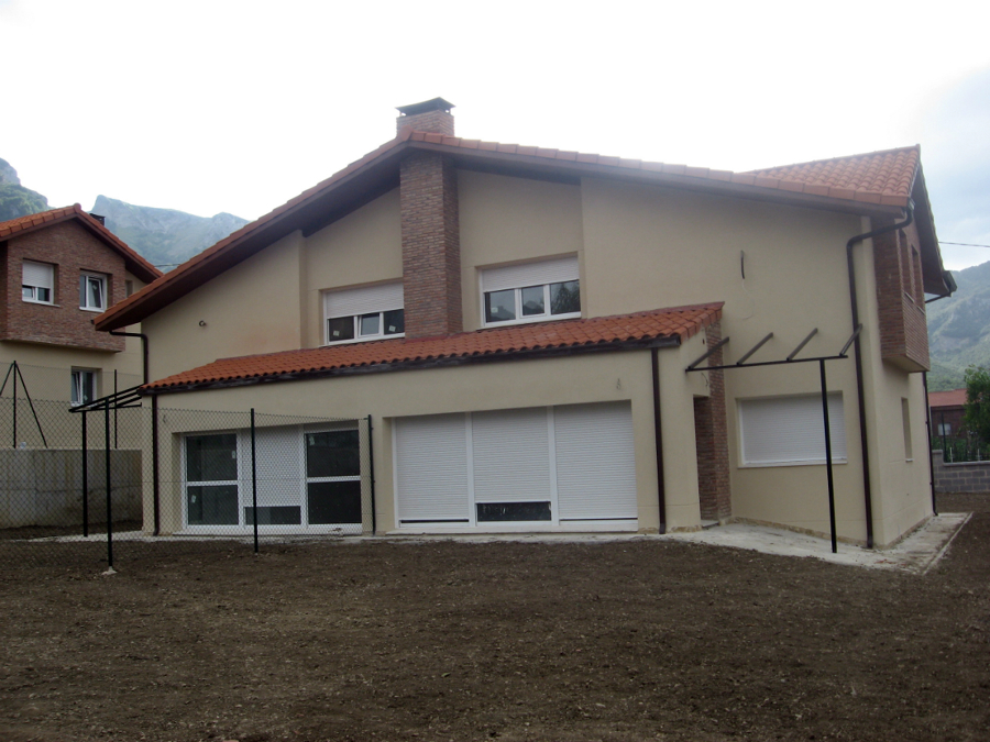 CONSTRUCCION DE 12 CHALETS BIFAMILIARES EN SOPEÑANO DE MENA