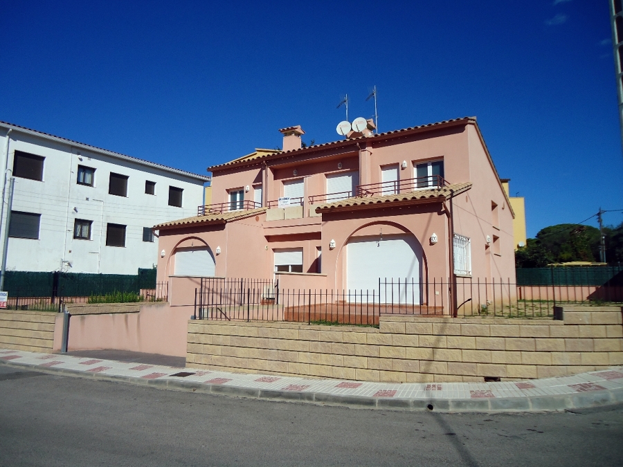 construcción  de 2 casas adosadas 