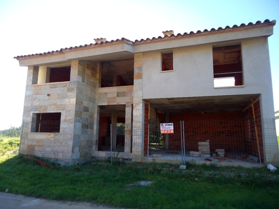 Construcción de 4 casas aisladas 