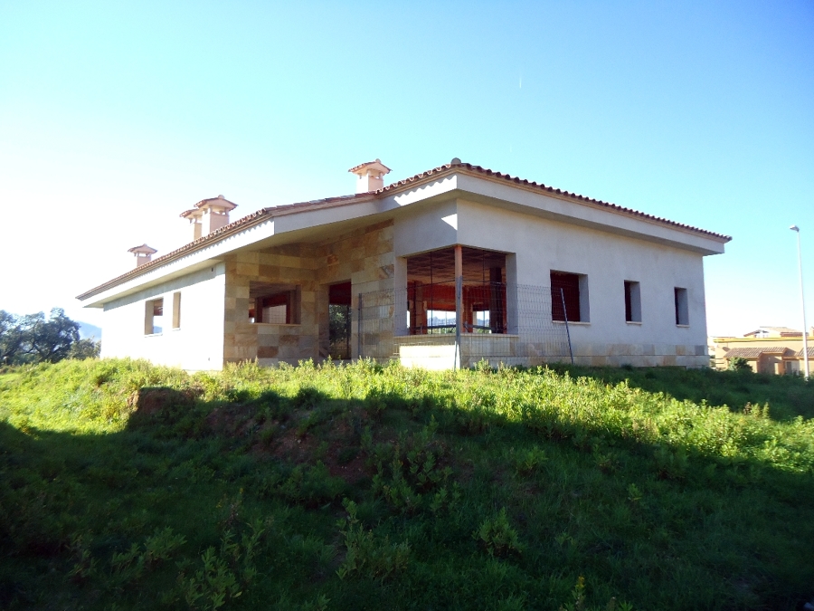Construcción de 4 casas aisladas 