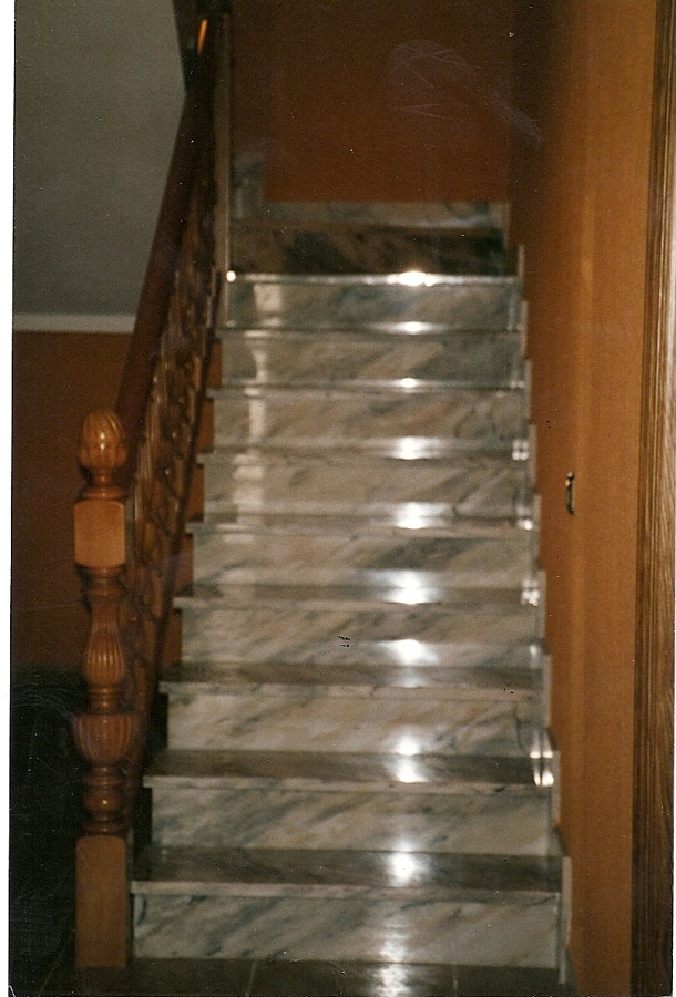 construcción de escalera de mármol