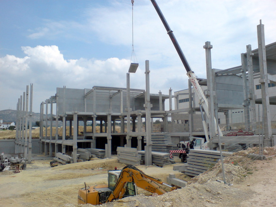 Peritos Arquitectos e ingenieros.