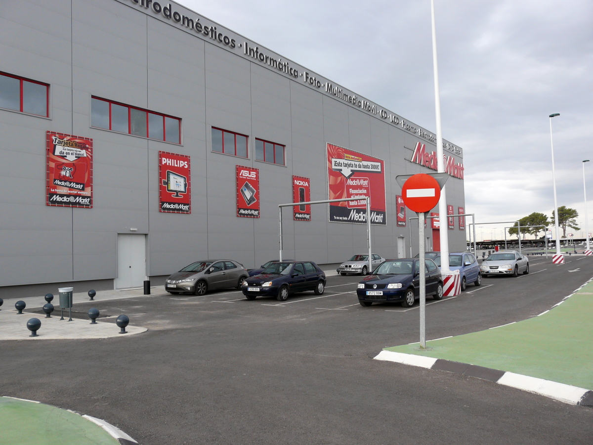 Construccion de naves en centro comercial