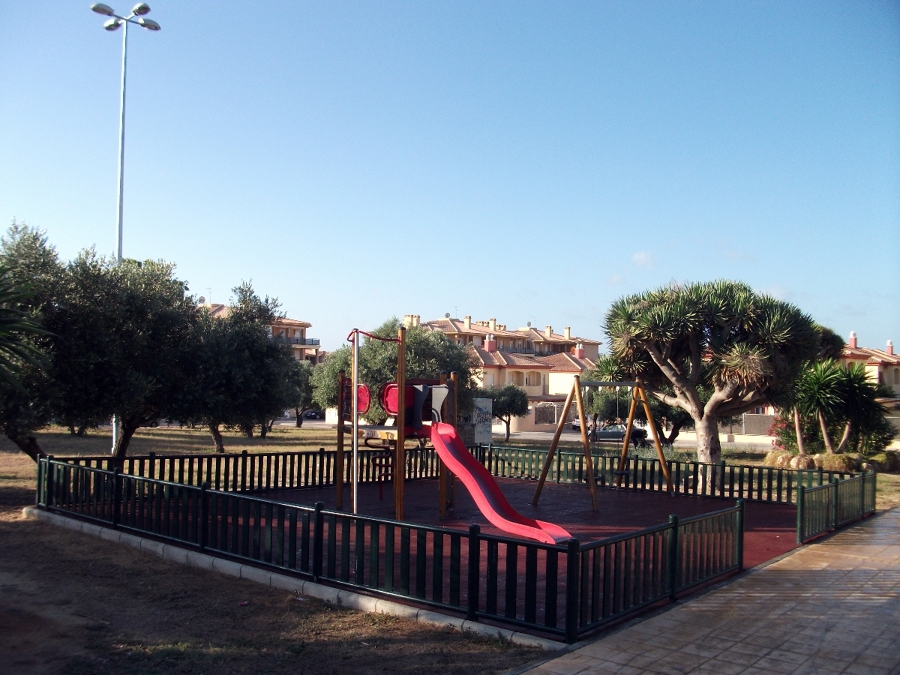 Construccion de parque infantil .