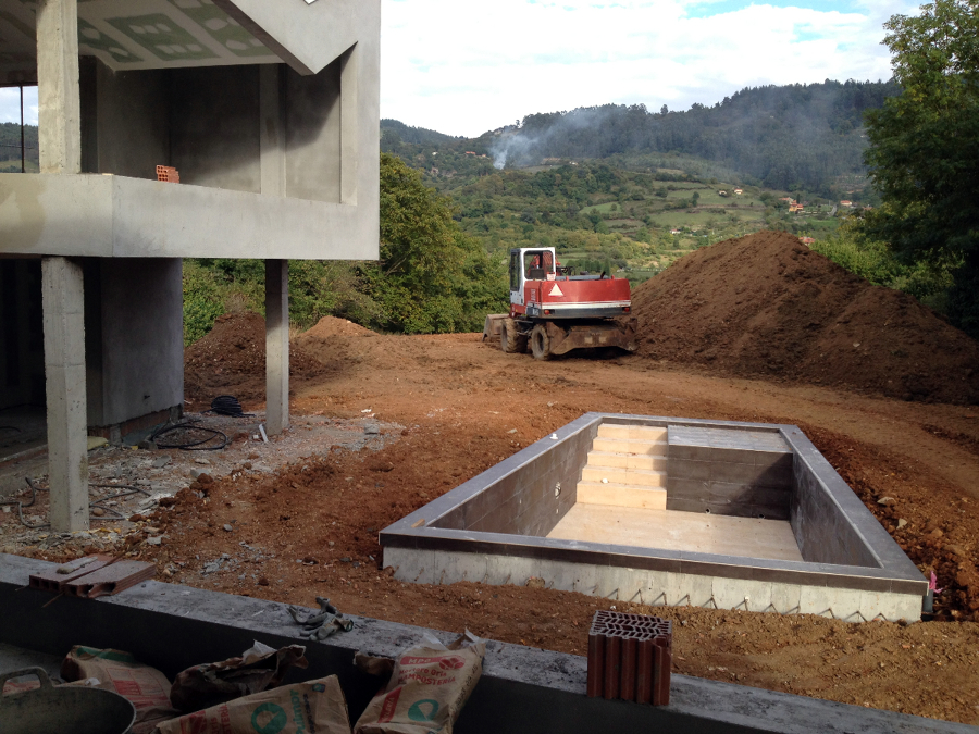 Construccion de piscina en vivienda unifamiliar