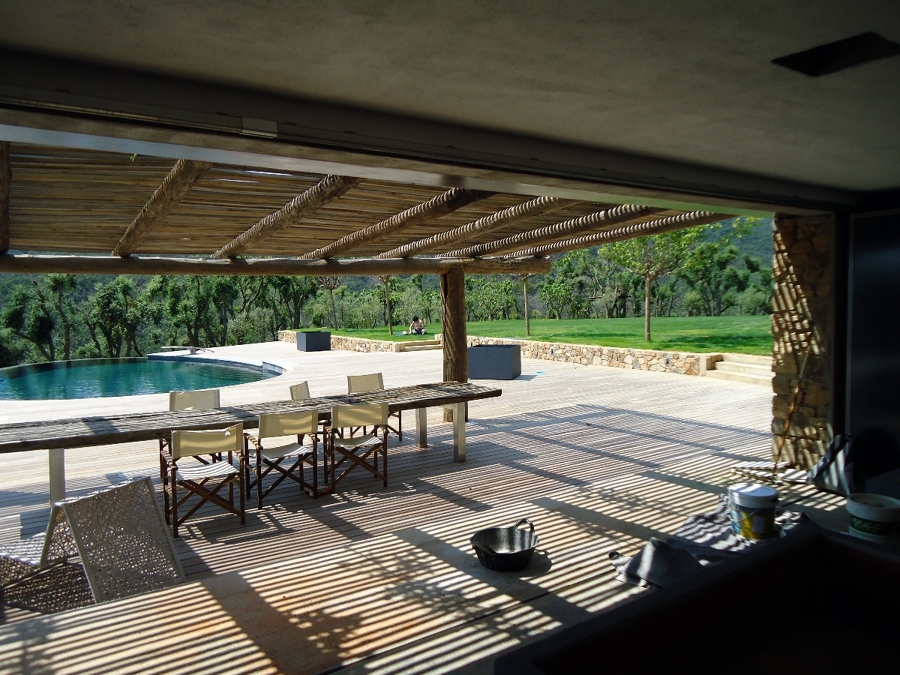 Construcción de piscina y caseta barbacoa