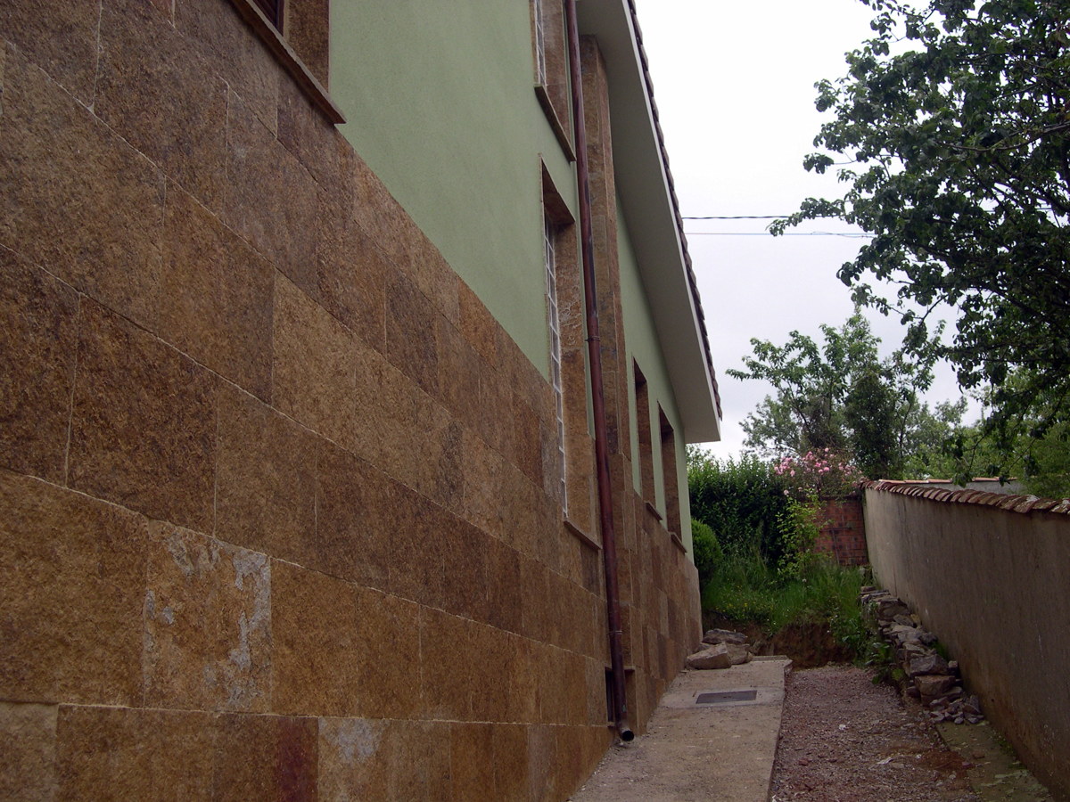 Construccion de una casa en >Carbainos (Gijon-Asturias)