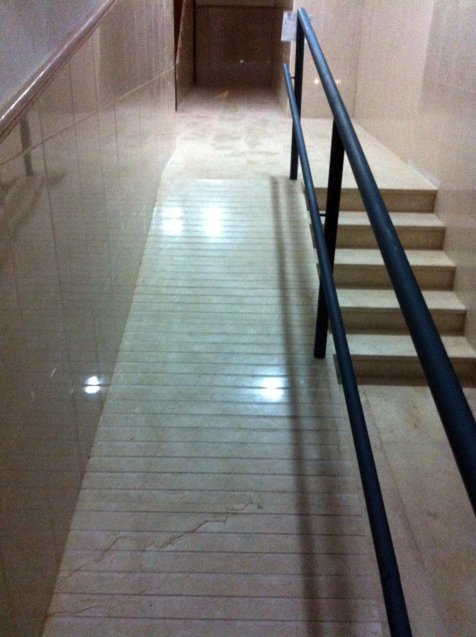 CONSTRUCCION RAMPA DE MARMOL