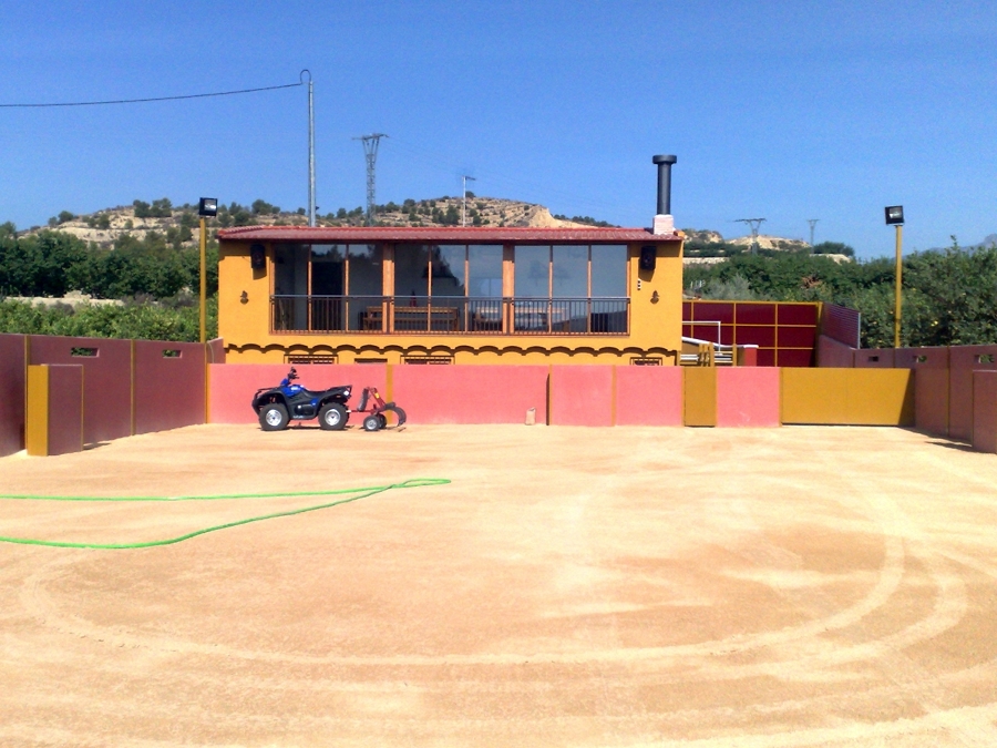 CONSTRUCION DE PLAZA DE TOROS RESTANGULAR