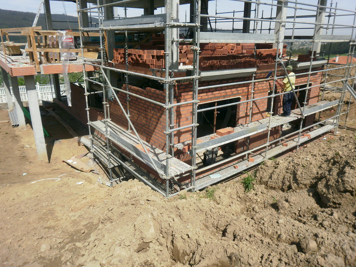 CONSTRUCION DE UNA VIVIENDA UNIFAMILIAR EN CARRAL