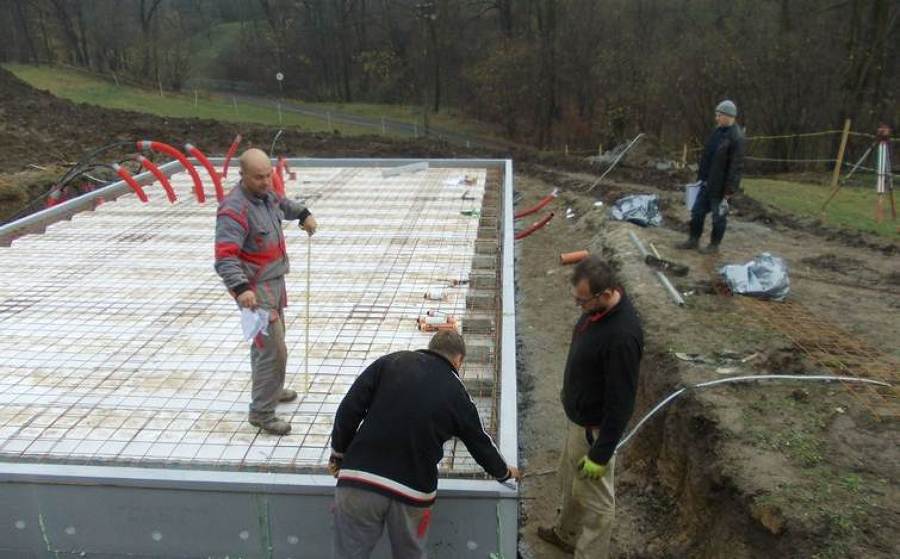 piso de concreto con calefacción por suelo radiante