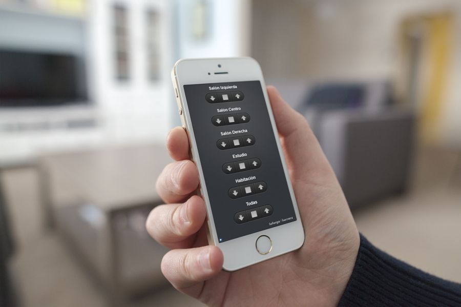 Control de persianas en una vivienda de Barcelona