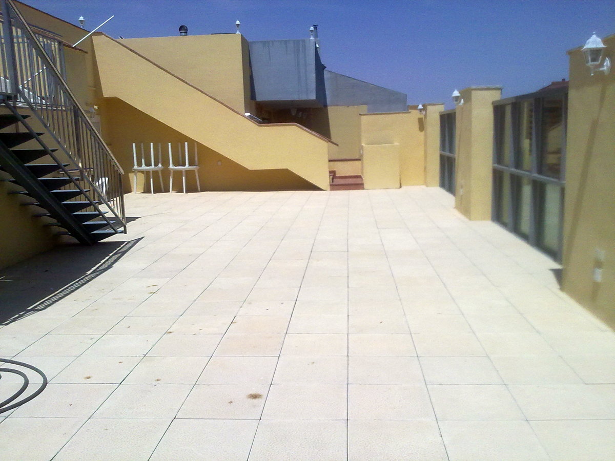 Contruccion de terraza y piscina en ático.