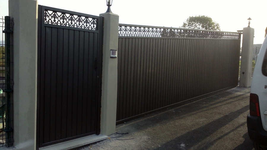 corredera y peatonal chapa grecada y solera fundición