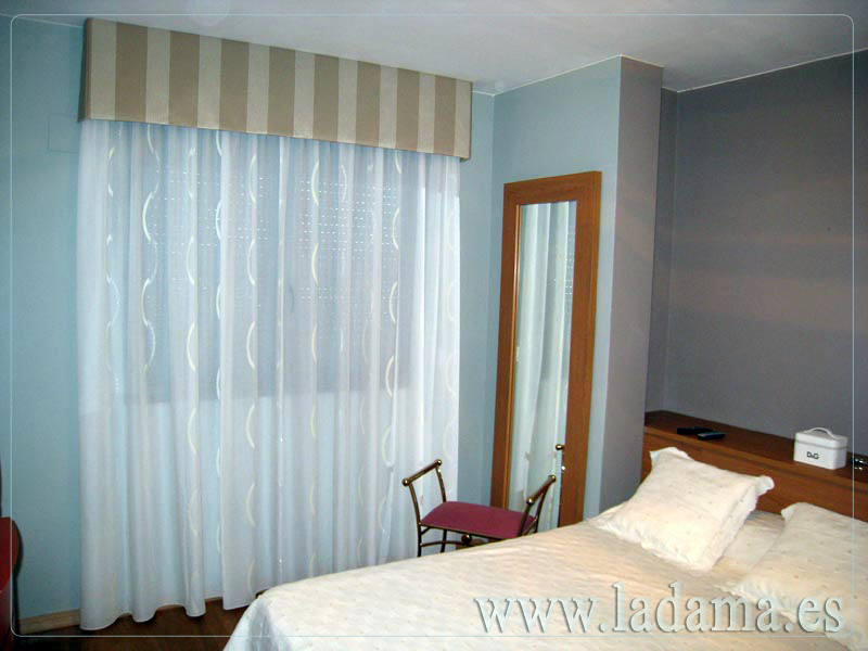 Cortina clásica con bando