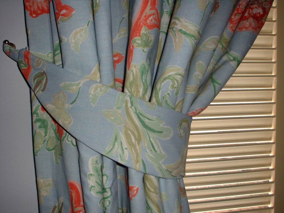 CORTINA CON ABRAZADERA