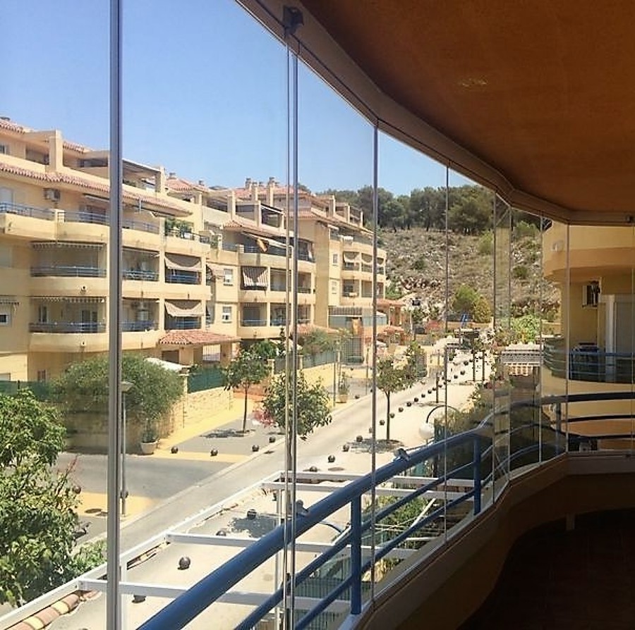 Instalación de cortina de cristal en Torremolinos