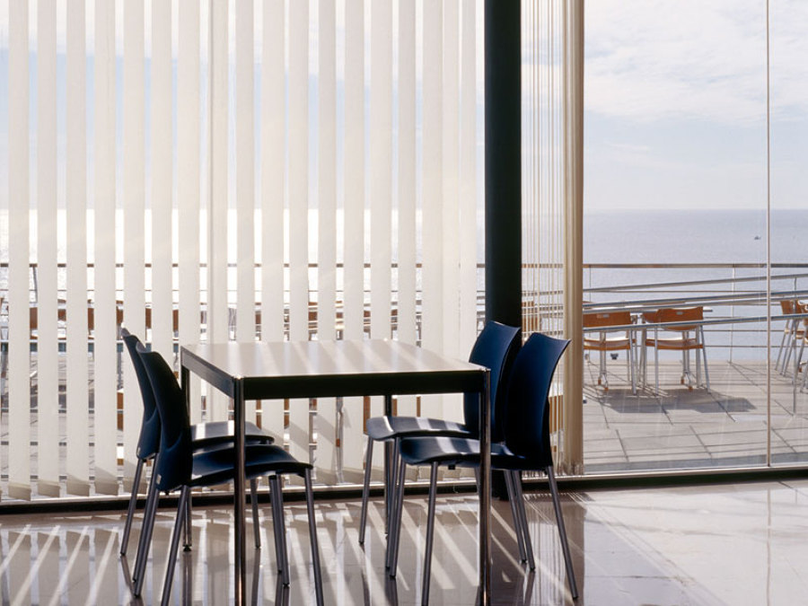 Cortina de lamas verticales