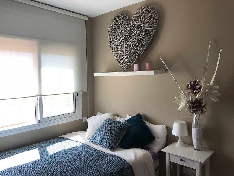 cortina enrollable habitación