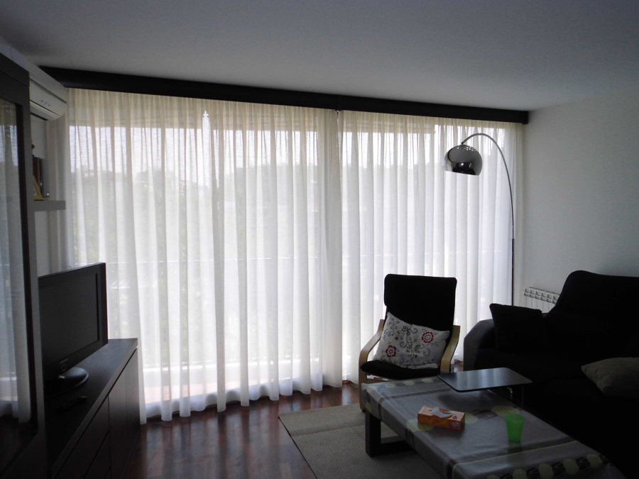 cortina fruncida galería madera wengue