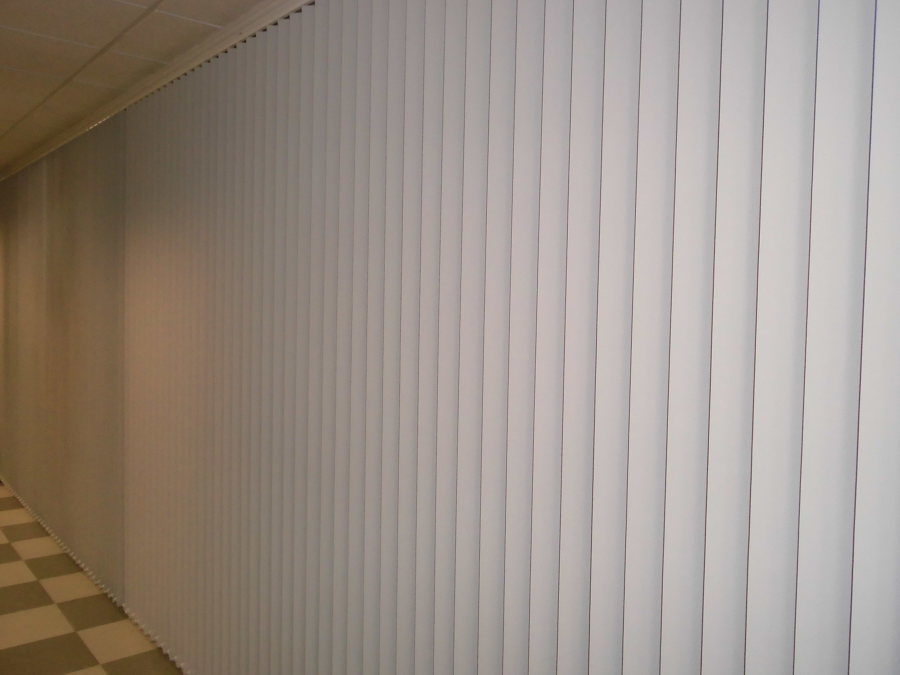 cortina vertical opaca