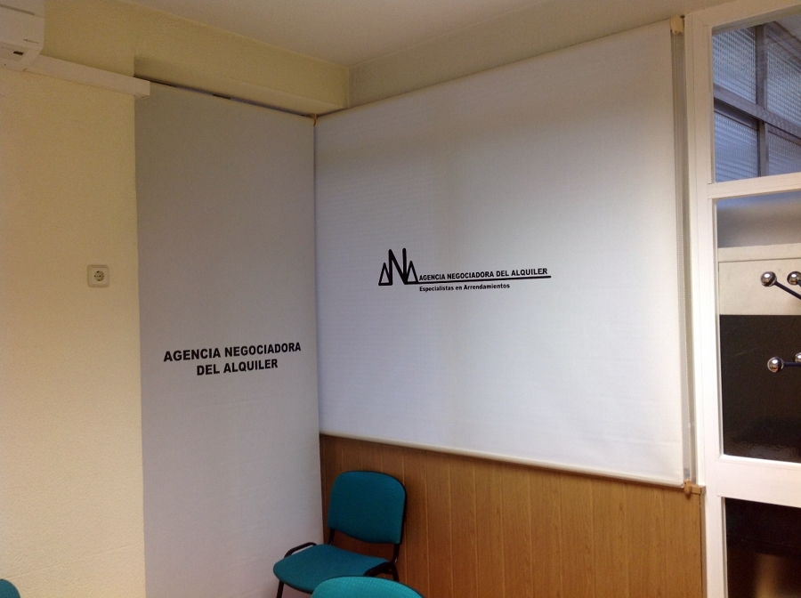 Cortinas enrollables con Logo serigrafiado