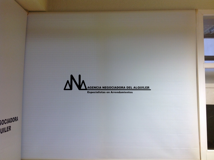Cortinas enrollables con Logo serigrafiado