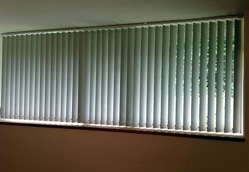 Cortinas verticales de Polyscreen 1%