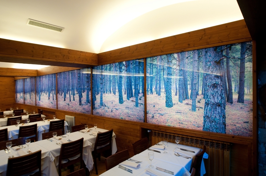 Cristal con vinilo en restaurante