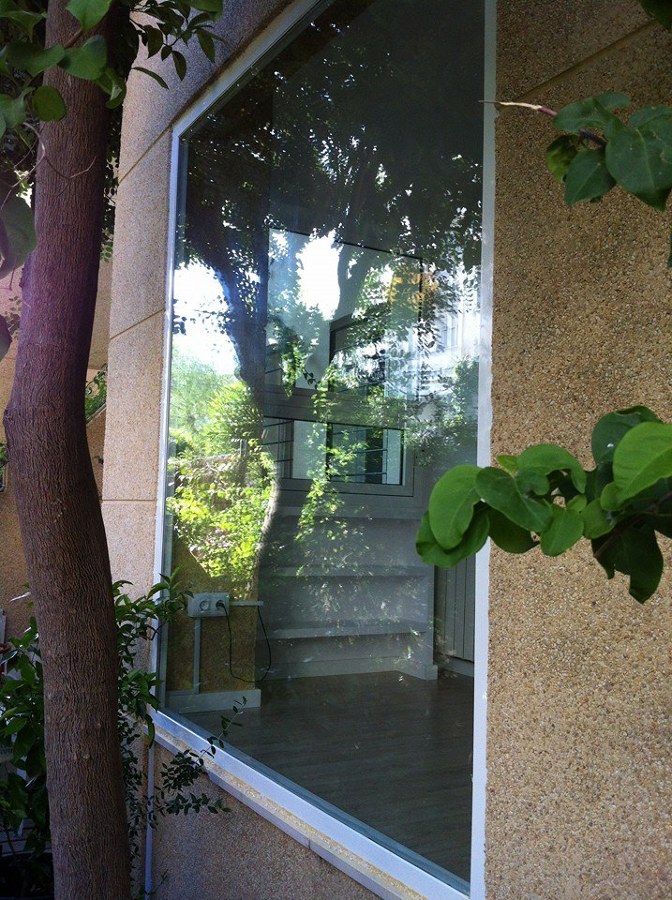 cristalera con vista a jardín