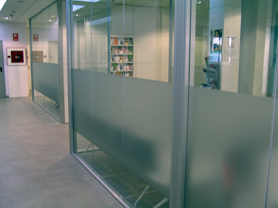 Cristales, escaparates y divisiones oficina