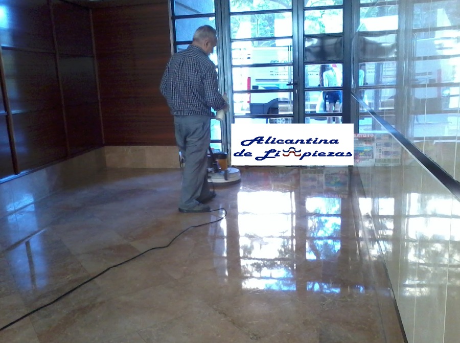Cristalizado/Abrillantado de suelos. Alicantina de Limpiezas.