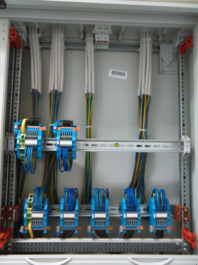 Conexión cuadro eléctrico TIENDA ROPA