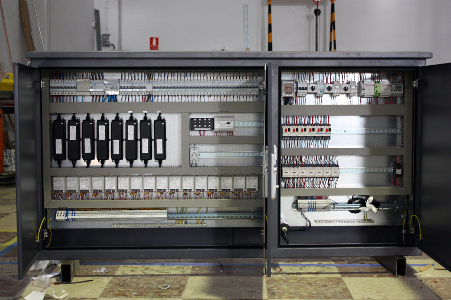 CUADRO CONTROL BOMBAS E ILUMINACION FUENTE PUBLICA