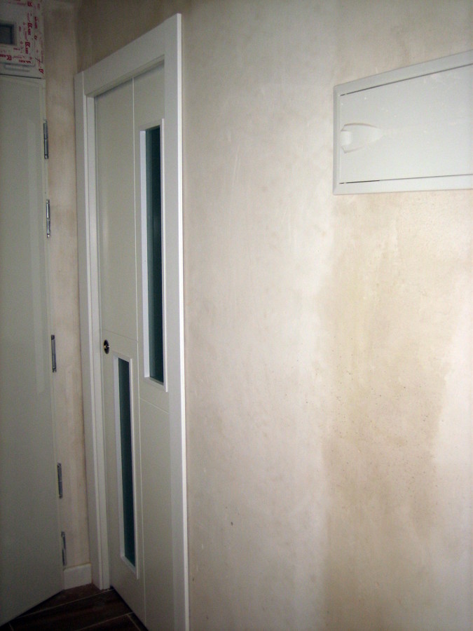 Cuadro electrico empotrado y puerta corredera terminados