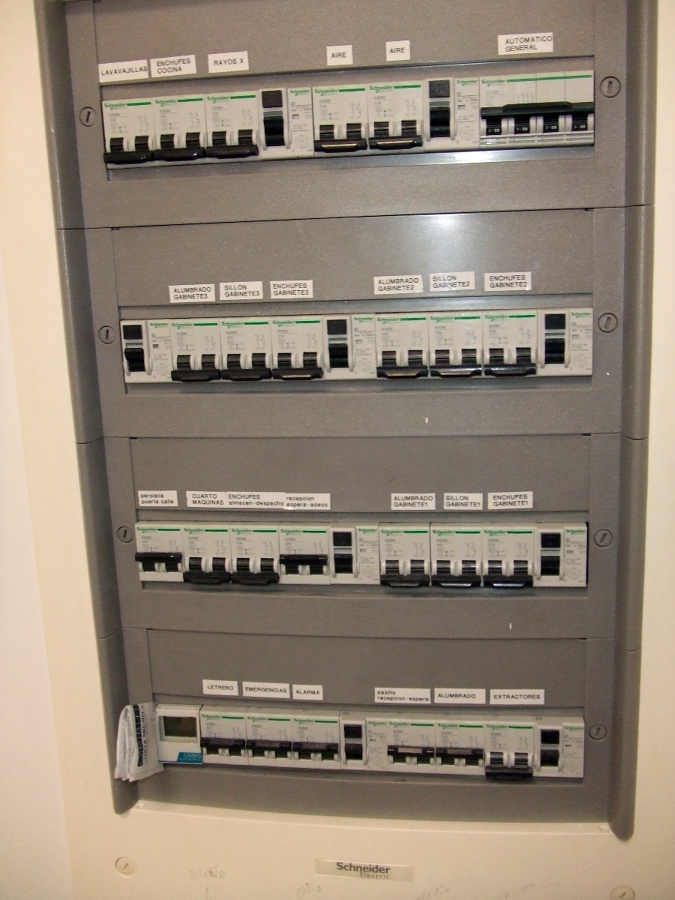 Cuadro electrico en clinica dental de moncada