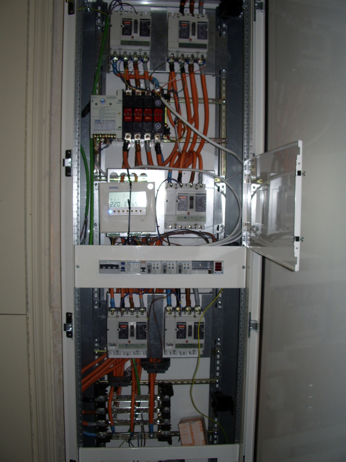 Cuadro electrico para conmutar dos companias electricas