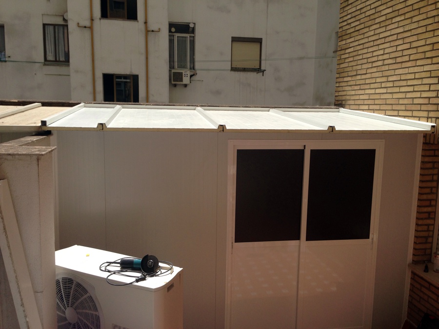 Cuarto de desahogo con panel sándwich